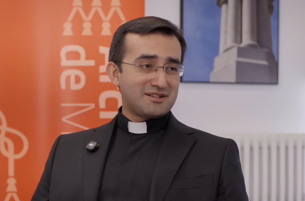 Edgar Rimaycuna – Der stille Mann an der Seite von Papst Leo XIV.