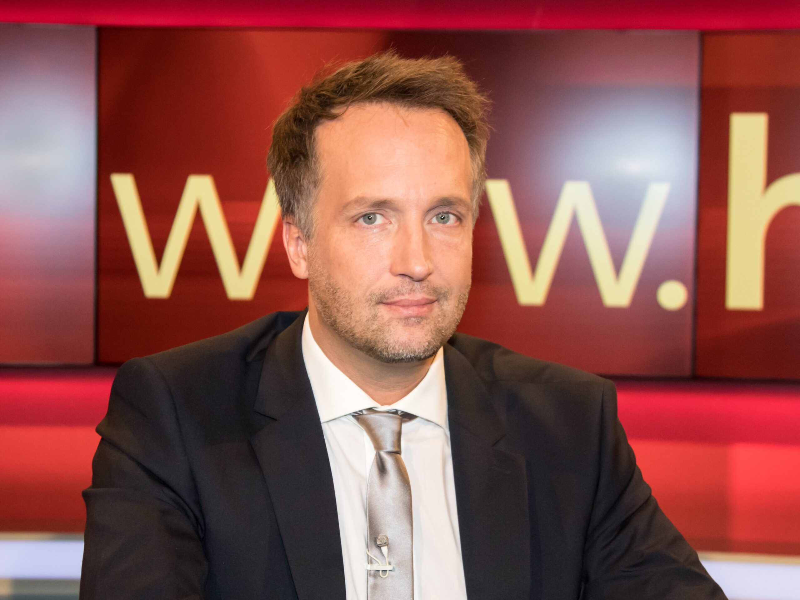Staranwalt Höcker: Anti-AfD-Gutachten mit KI erstellt, fehlerhaft & unbrauchbar