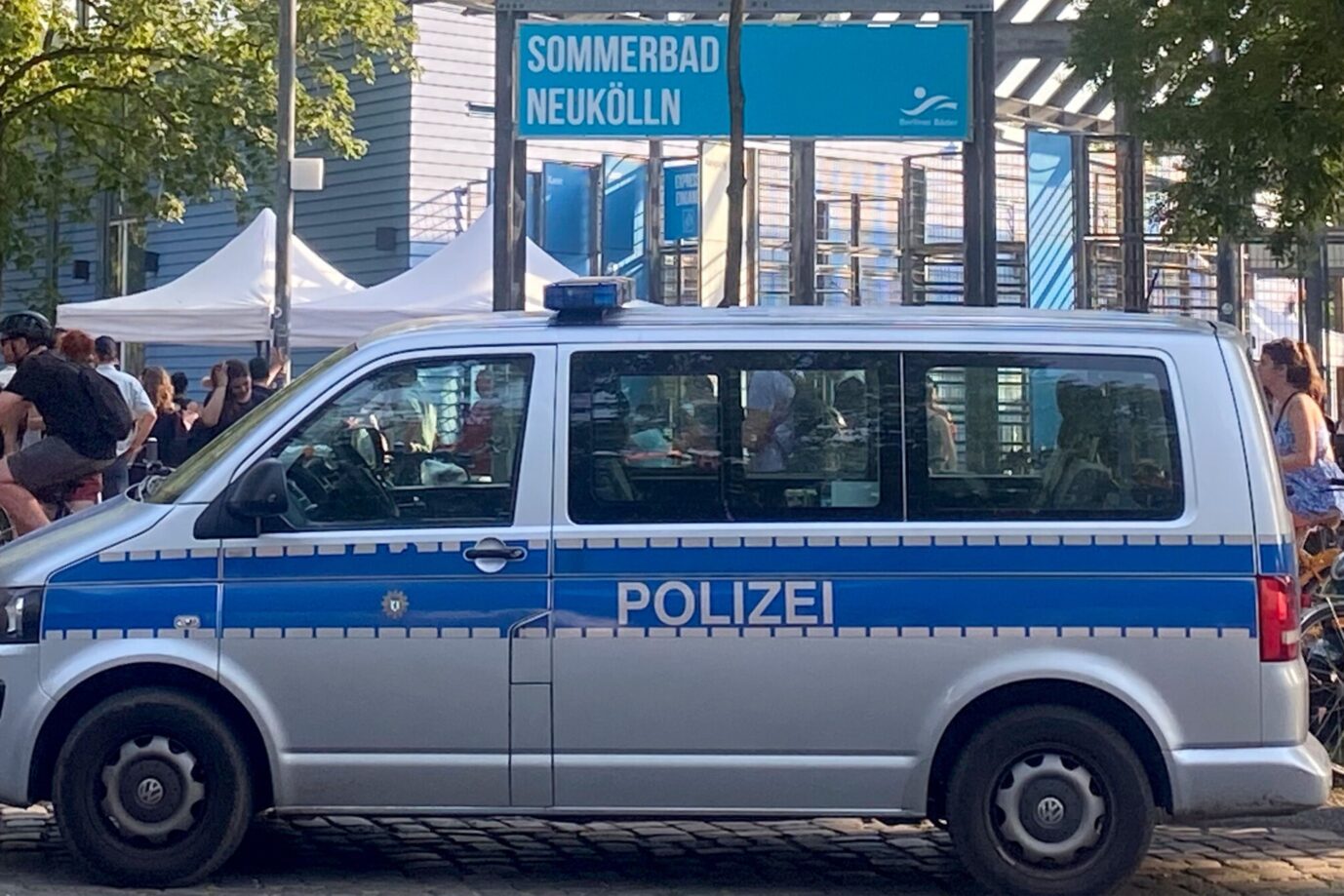 Wer in Freibädern grapscht und zuschlägt
