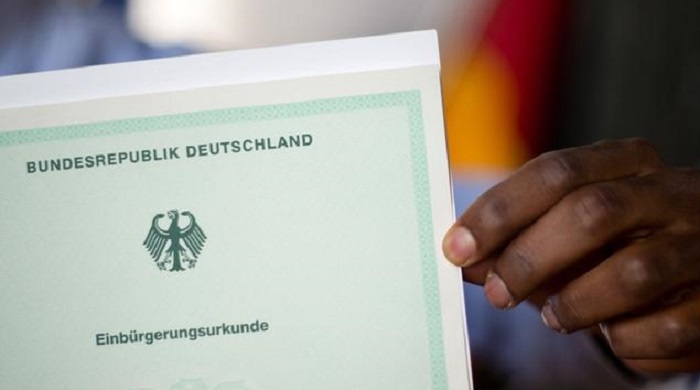 Das Ei des Kolumbus: Wer nicht Deutscher ist, wird deutsch gemacht